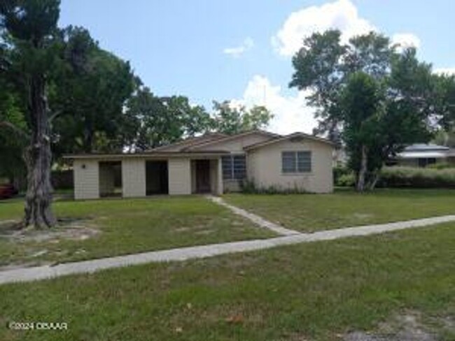 Primary Photo - Large corner lot in Ormond Beach.