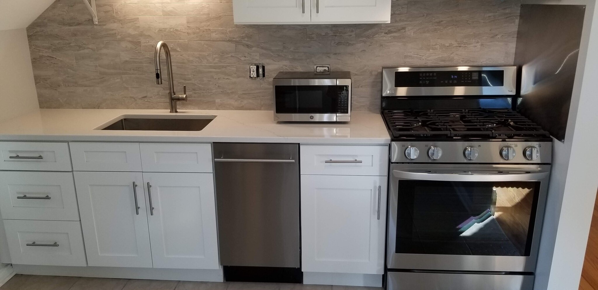 Unit 2 - 679 Park Ave W