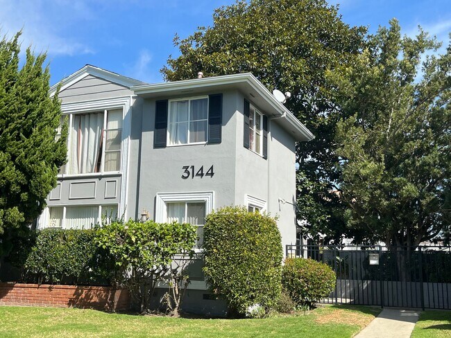 Building Photo - 3144-3152 S. Barrington Ave in Mar Vista - Has a Pool!