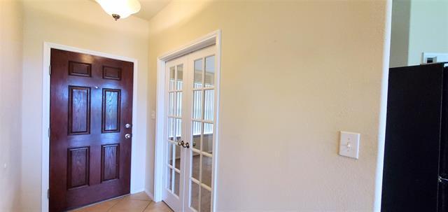 Building Photo - 2832 Cresent Lake Dr