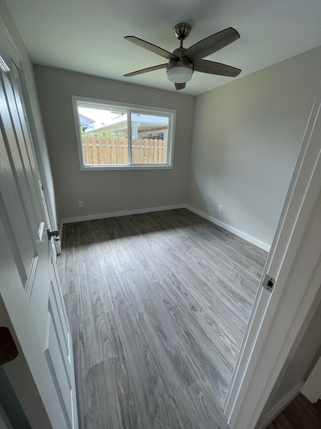 Building Photo - Kaneohe Duplex - Downstairs unit 2 bedrooms, 1.5 bath with 2 parking stalls - Avail now!