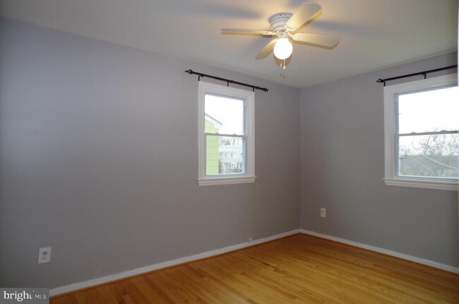 Building Photo - 6956 Westhampton Dr