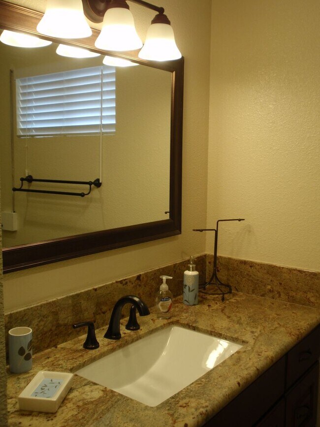 Building Photo - Winter rental with heated pool