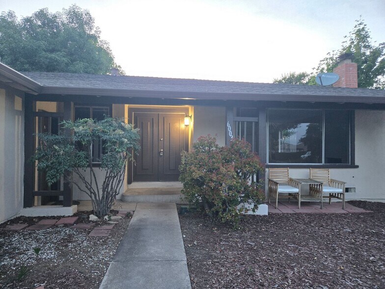 Building Photo - 6003 Paxton Ct