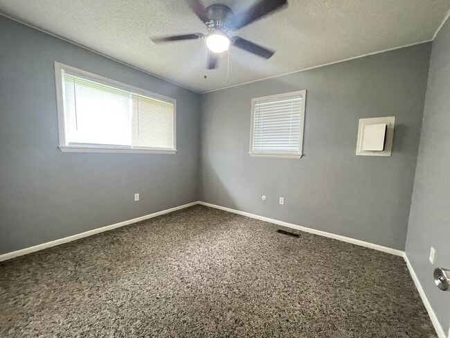 Building Photo - 5408 S Hutchinson Ct