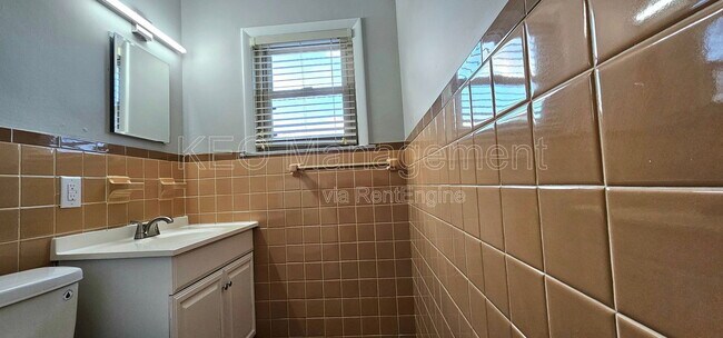 Building Photo - 3080 Southdale Dr