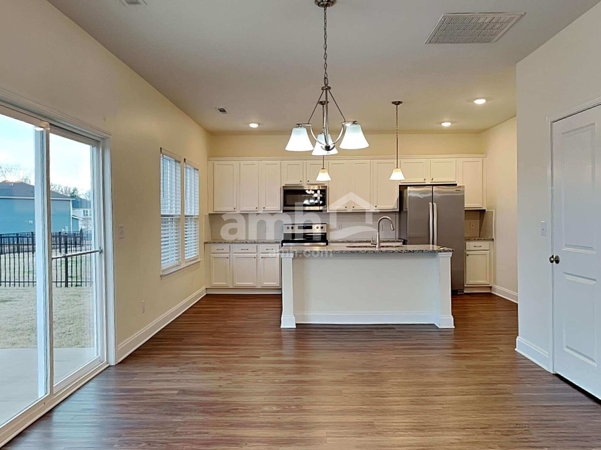 Building Photo - 1323 Lomond Dr