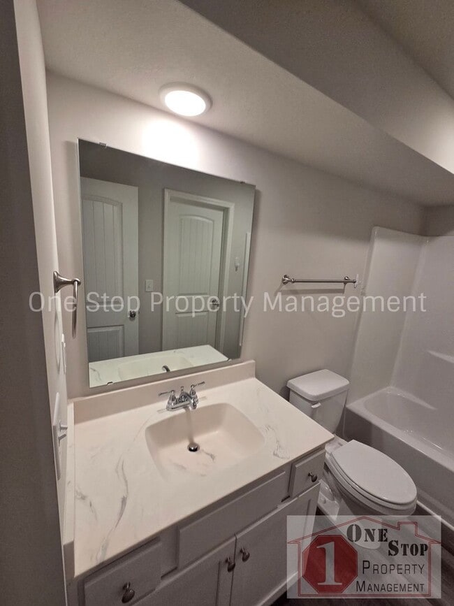 Building Photo - Beautiful 4 Bedroom 4 Bathroom in Belton!