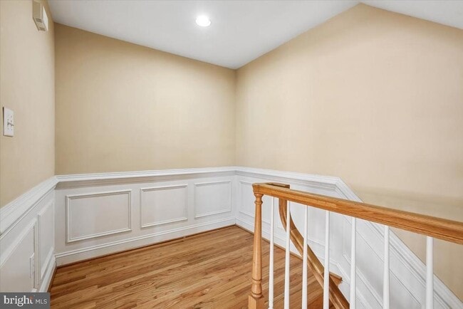 Building Photo - 1053 N Stuart St