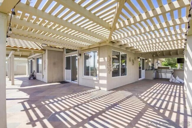 Building Photo - 2703 Lobelia Rd