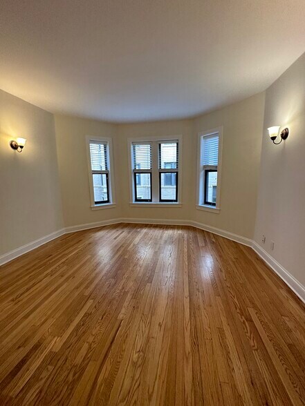 Building Photo - 4036 N Ashland Ave