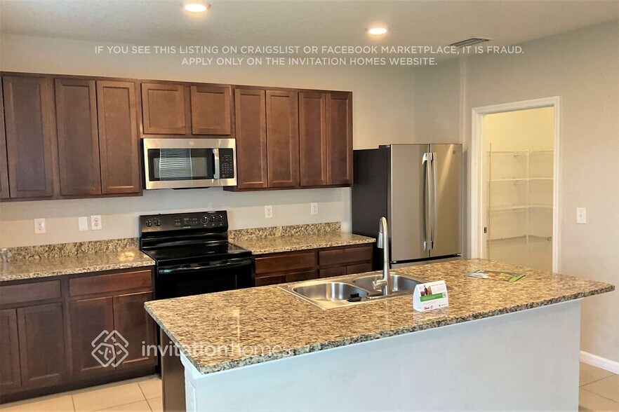 Building Photo - 32642 Brooks Hawk Ln