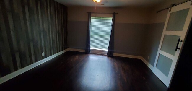 Building Photo - 1401 Carnsmore Dr