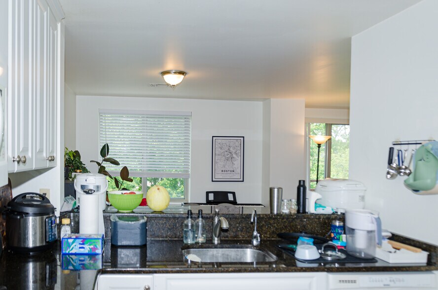 Building Photo - 173 Oak St