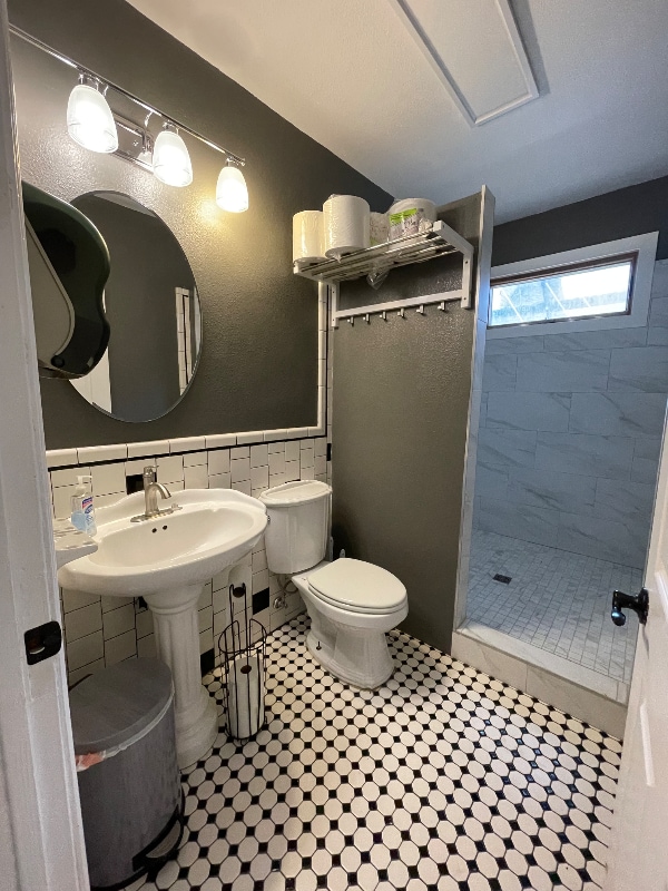 Building Photo - 419 N 10th St