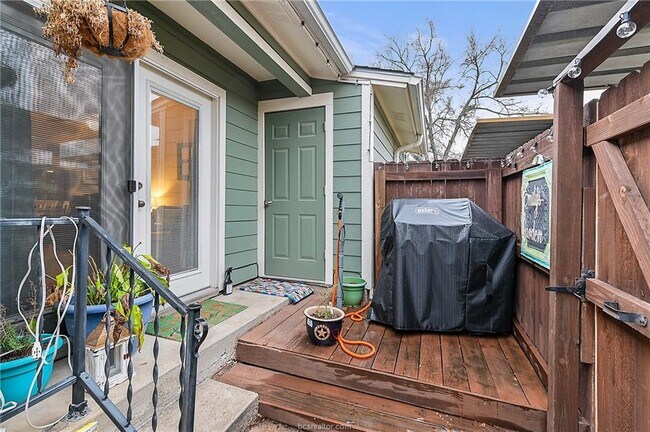 Building Photo - 2800 Longmire Dr