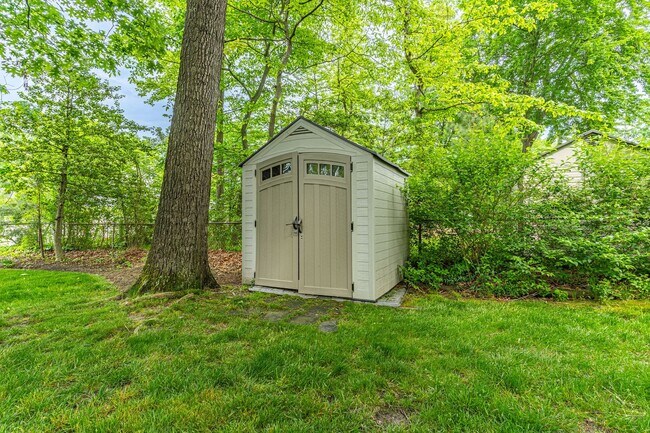 Building Photo - Spacious 4-bedroom home in West Springfield!