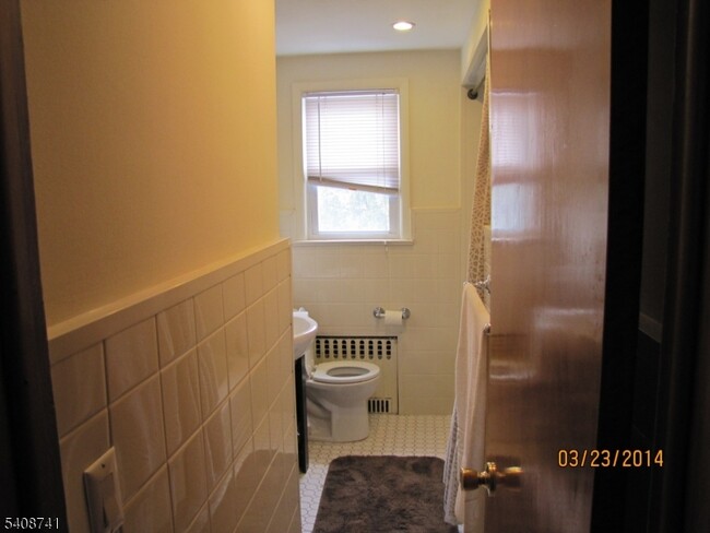 Building Photo - 298 Luddington Ave