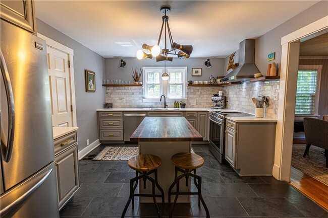 Building Photo - Stunning 4-Bedroom Home with Attached Gara...