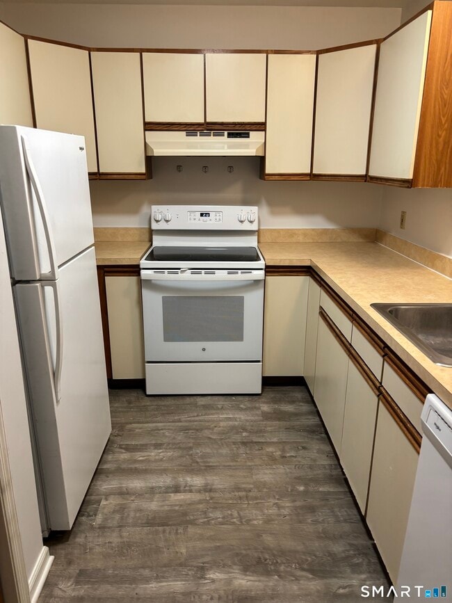 Building Photo - 31 Railroad St