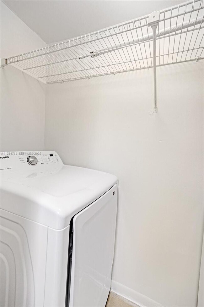 Building Photo - 9901 Westview Dr