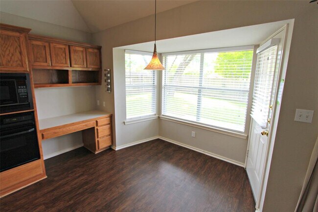 Building Photo - 500 Sophie Ct