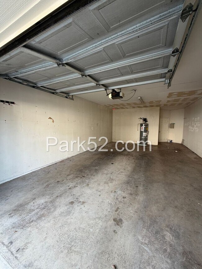 Building Photo - 2 Bedroom Plus Office Condo in DuPont!