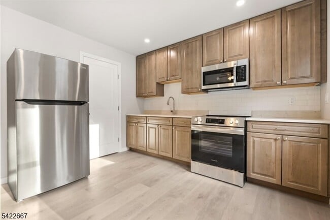 Building Photo - 7 Mountain Rd