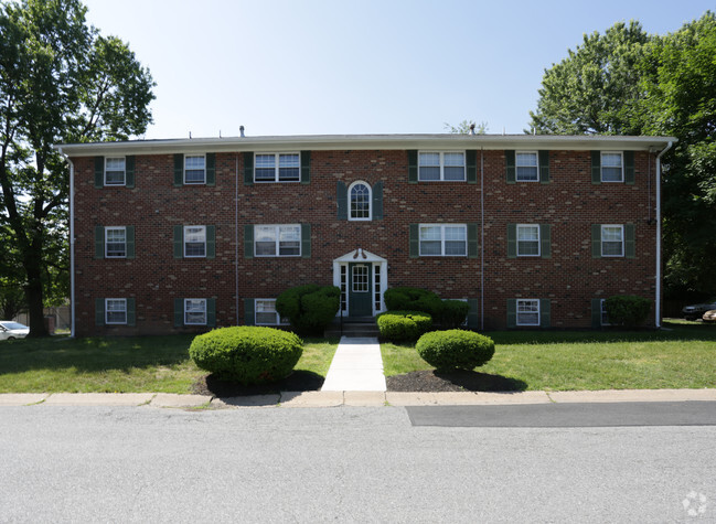 Building Photo - Stonehurst Garden