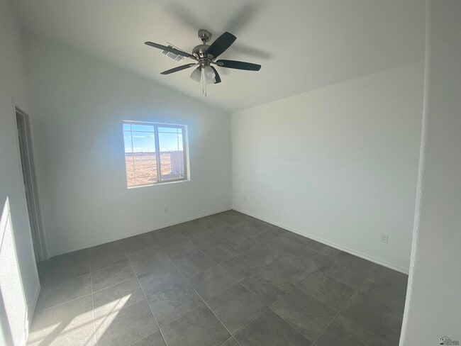 Building Photo - 4655 E Los Olivos Dr