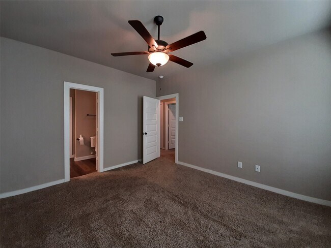 Building Photo - 9741 Grosbeak Ln