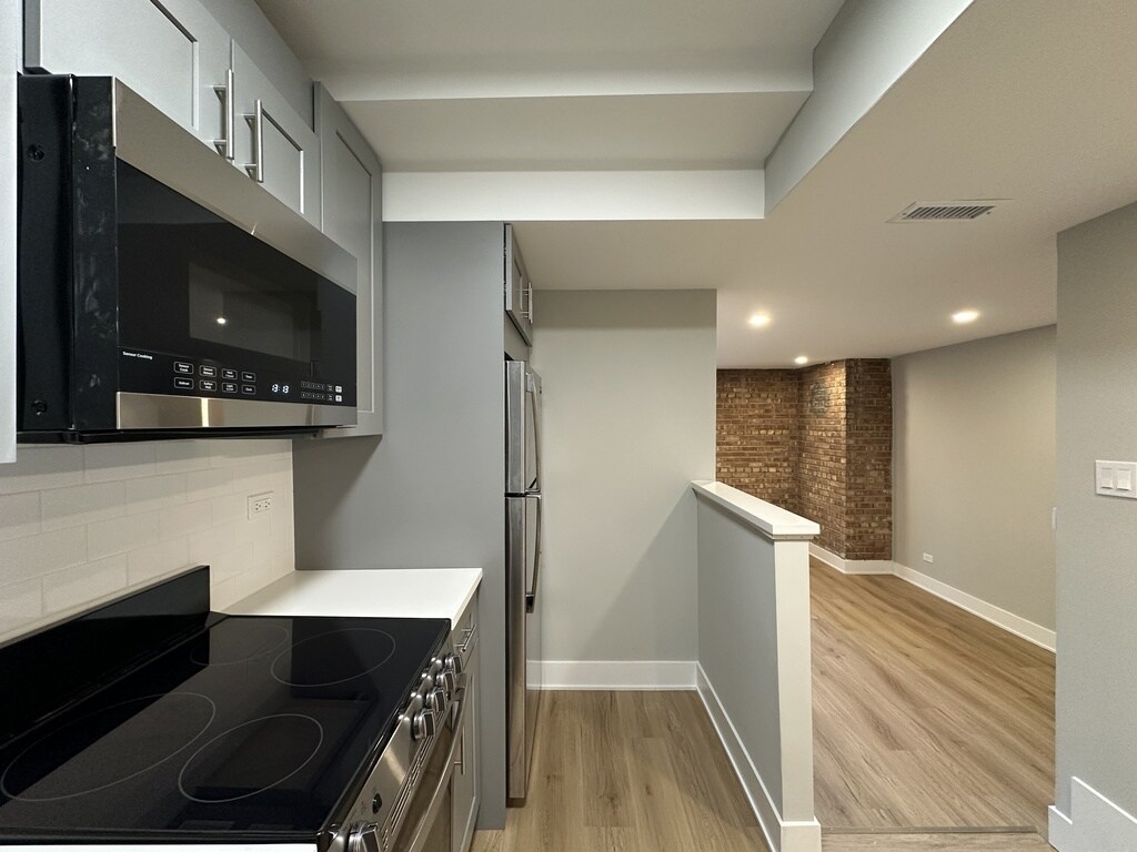 Building Photo - 1225 N LaSalle St