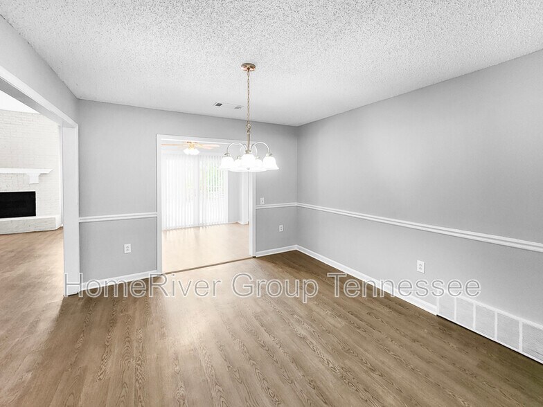 Building Photo - 8701 Lathbury Pl N
