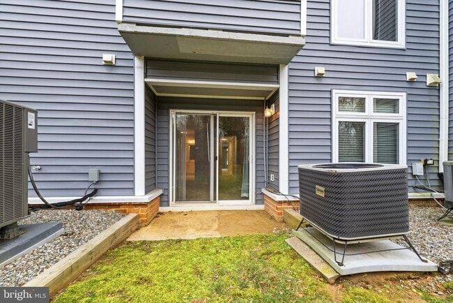 Building Photo - 1127 Lake Heron Dr