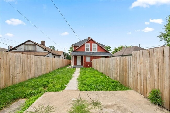 Building Photo - 427-427 S Rural St