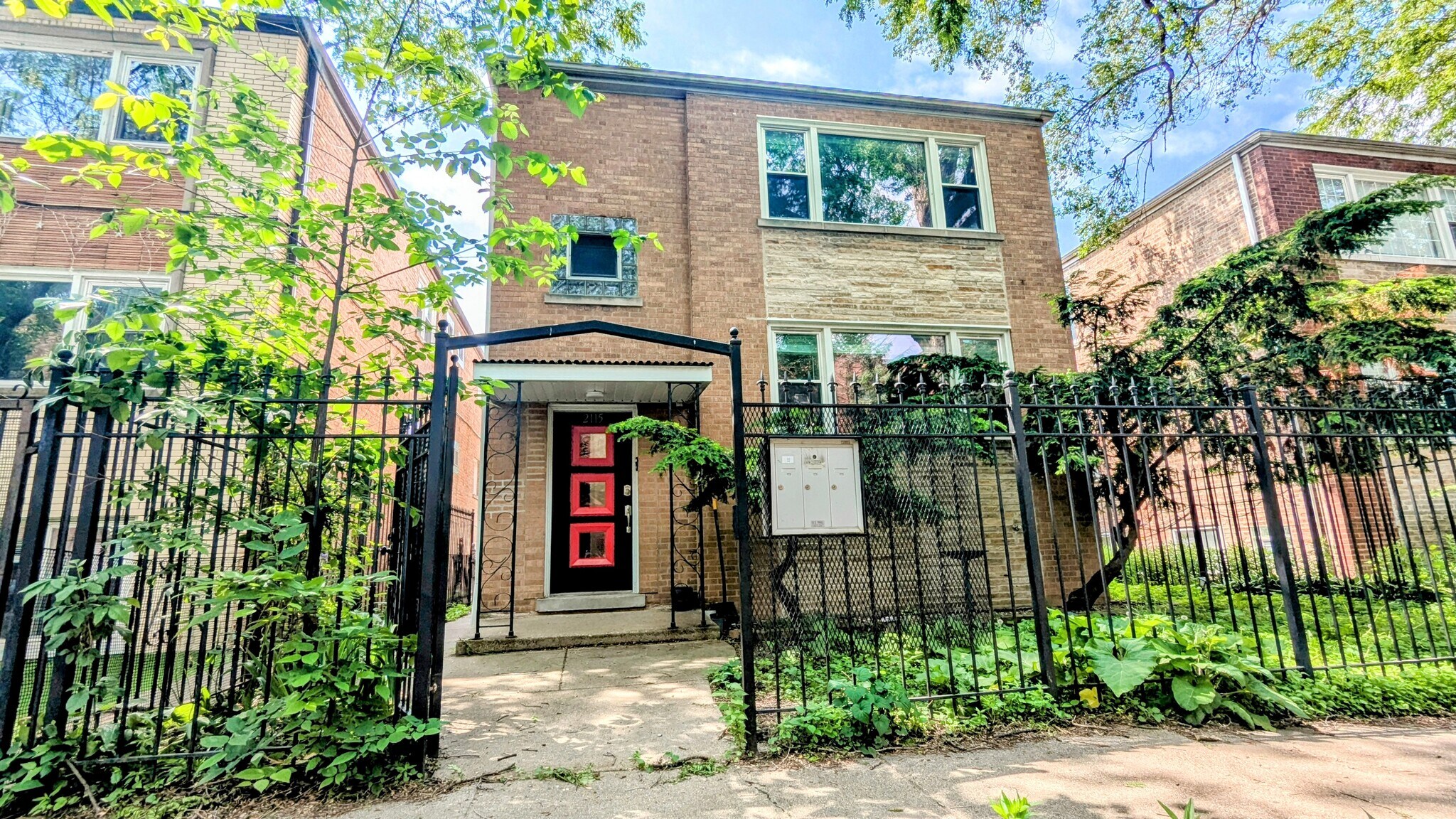 Building Photo - 2115 W Granville Ave