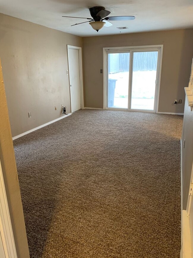 Building Photo - 411 NE 27th St