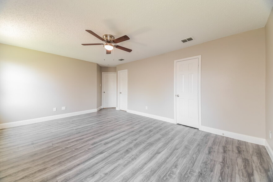 Building Photo - 16113 Windsong Ct