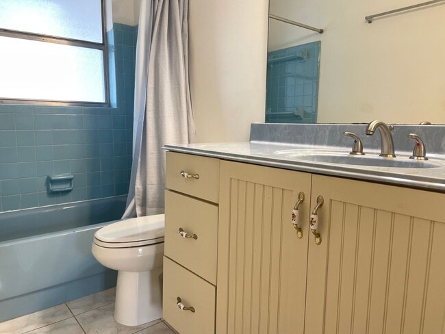 Building Photo - Easy Living in Palm Beach Gardens—Minutes ...