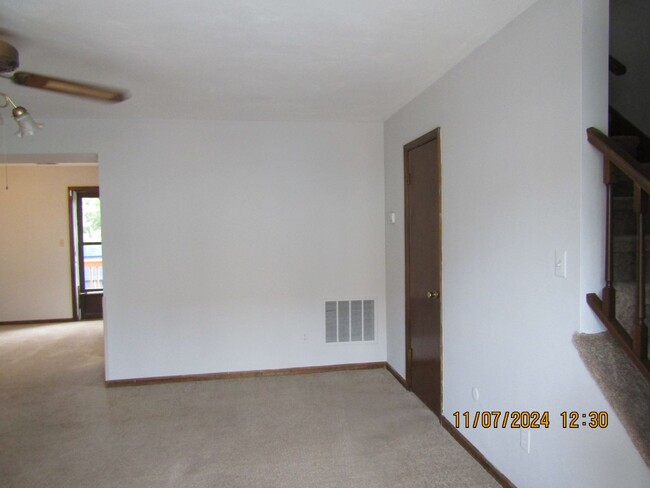 Building Photo - 2 BED / 1.5 BATH CONDO