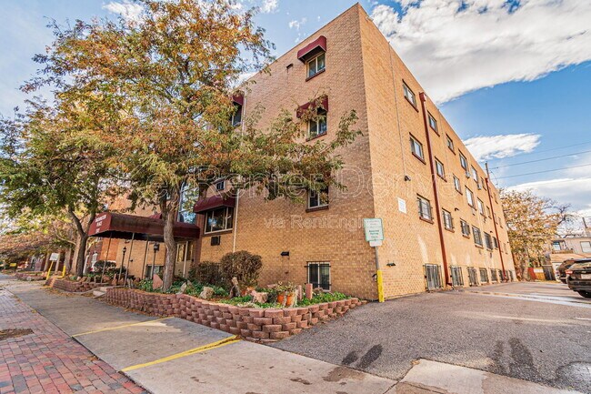 Building Photo - 1243 N Washington St
