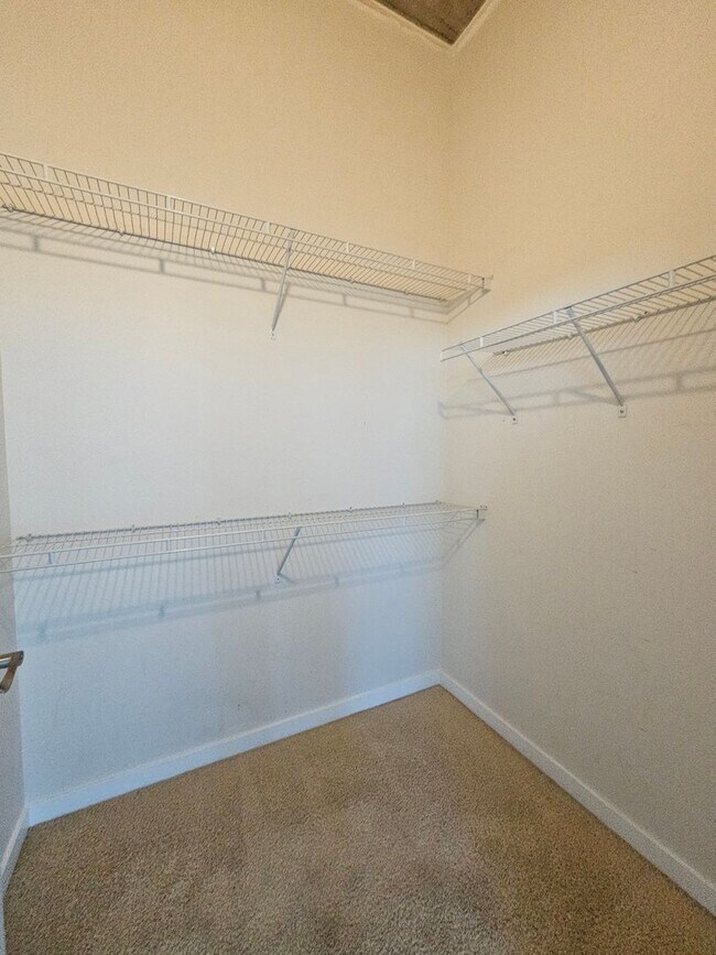 Building Photo - Glass House 1 Bed 1 Bath High Rise Condo w/ Mountain & City Views!!