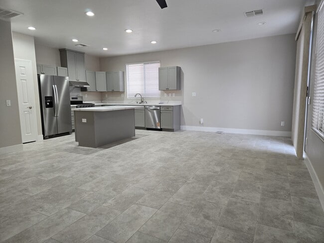 Building Photo - 993 White Glacier Ave