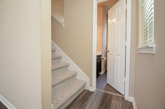 Building Photo - 3307 Home Point Dr