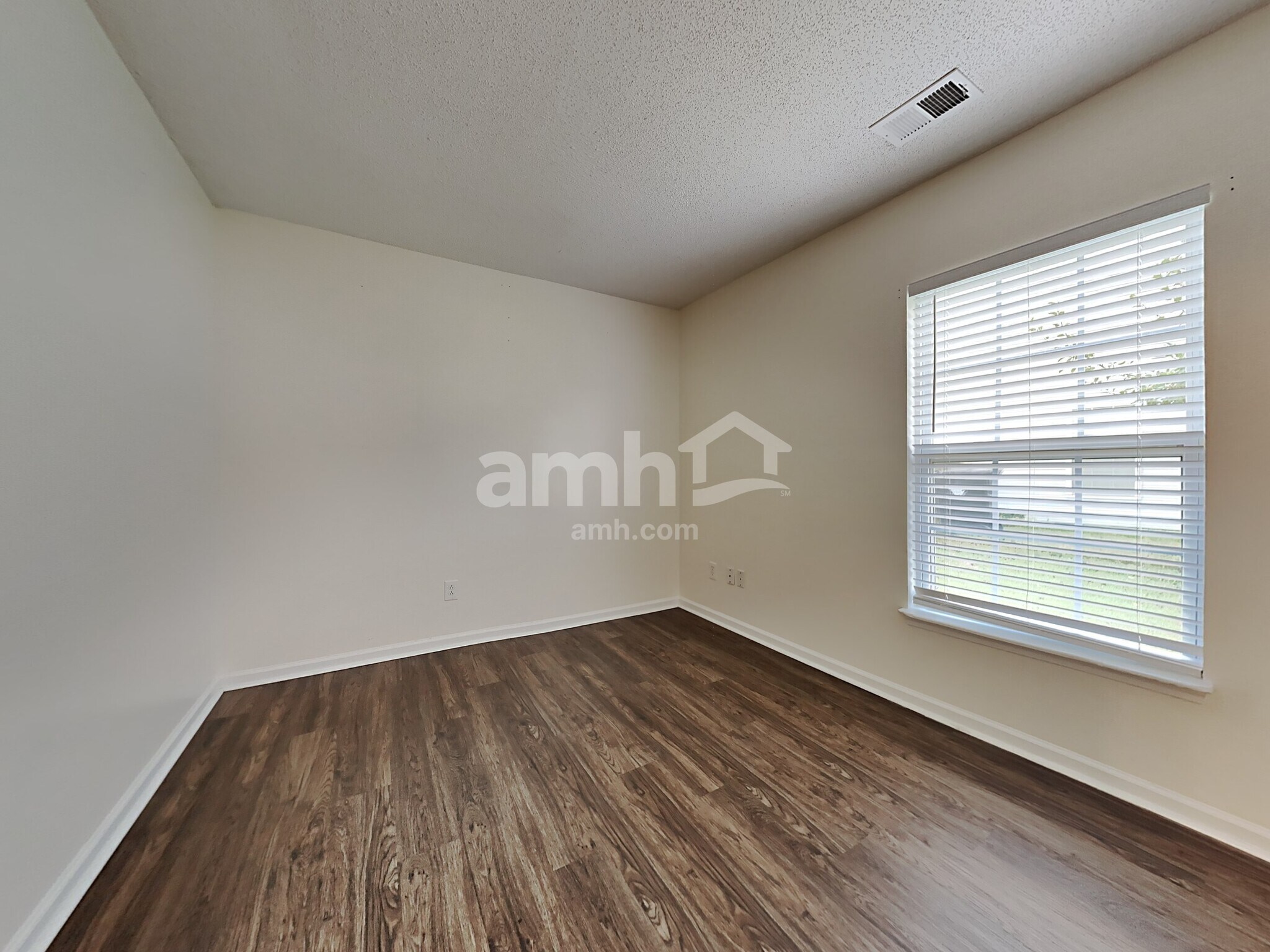 Building Photo - 303 Waylon Dr