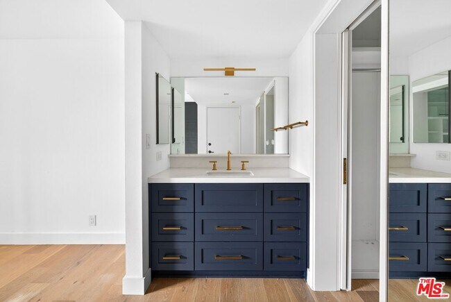 Building Photo - 10535 Wilshire Blvd