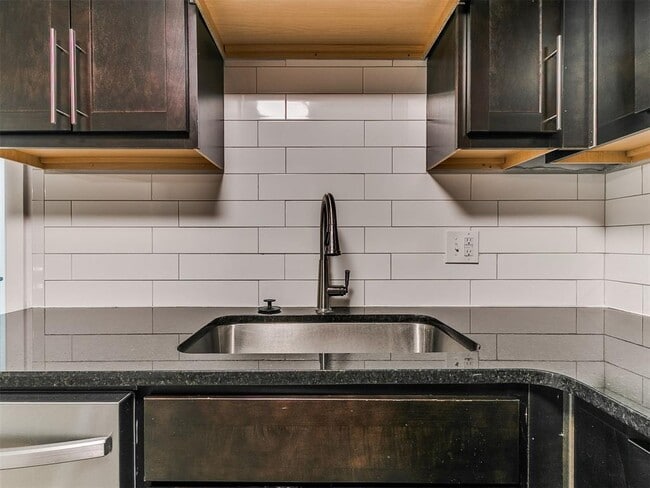 Building Photo - 816 S Santa Fe Dr