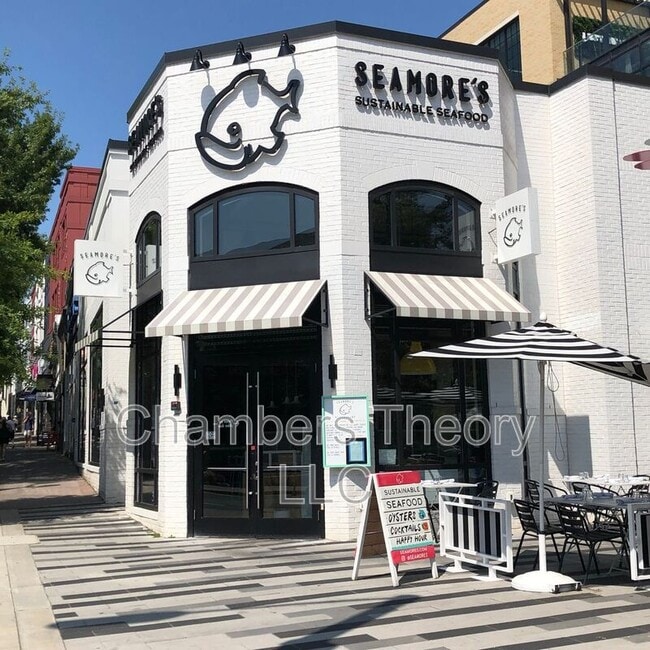 Building Photo - 2400 Clarendon Blvd