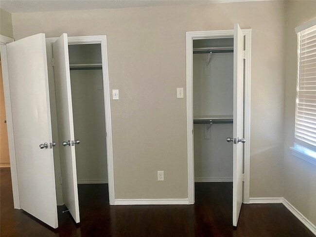 Building Photo - 1211 Stone Dr