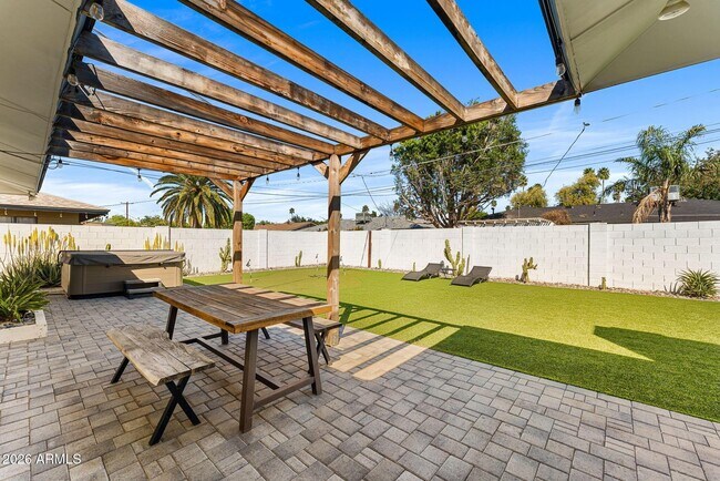 Building Photo - 8302 E Windsor Ave